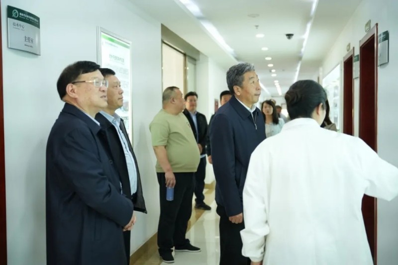山西省供銷(xiāo)合作社聯(lián)合社黨組書(shū)記、理事會(huì)主任高建軍一行蒞臨公司調(diào)研指導(dǎo)