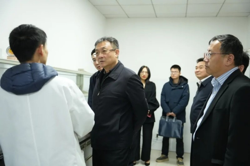 山東省供銷(xiāo)合作社聯(lián)合社黨組書(shū)記、理事會(huì)主任張傳忠一行蒞臨公司調(diào)研交流